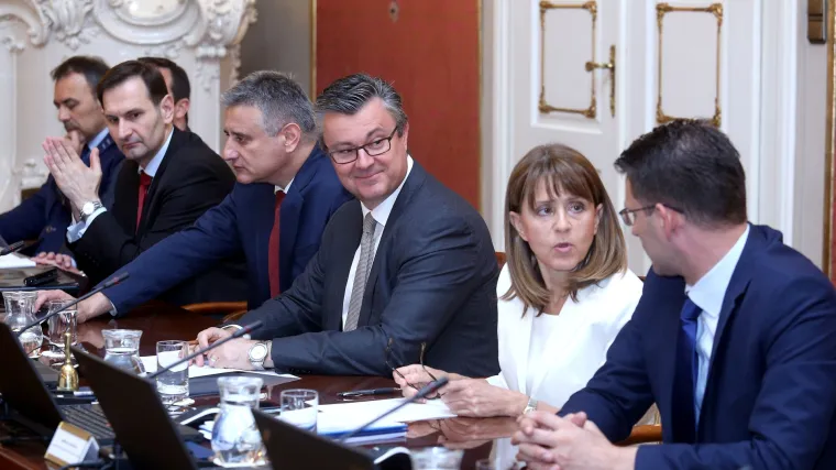 Tehnička vlada na telefonskoj sjednici odlučivala o pola milijarde kreditnog duga HŽ Cargou