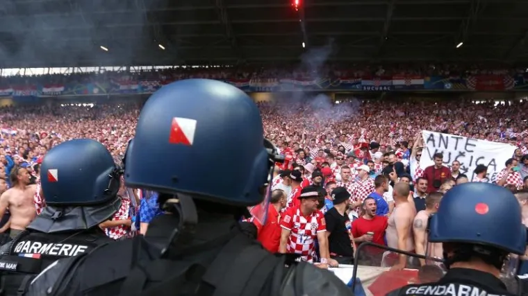 Policija u Dalmaciji privodi navijače osumnjičene za baklje i kaos na stadionu!