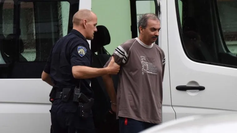 Za&scaron;to je policajac ubojica tri godine na bolovanju nosio službeni pi&scaron;tolj!?