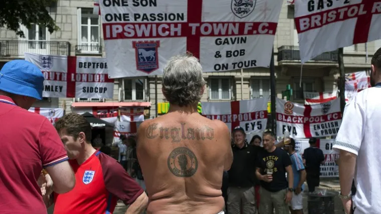 Pijani engleski navijač se malo zabunio pa provalio u stan - francuskom policajcu