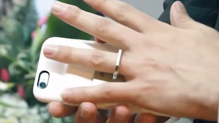 Dok nas podaci ne rastave: mu&scaron;karac se u Vegasu vjenčao sa svojim pametnim telefonom!