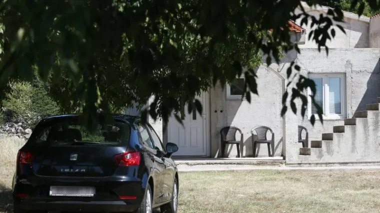 U gluho doba noći pretukao ženu i zatukao je čekićem!