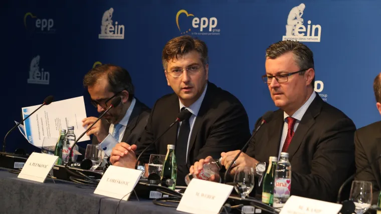 Plenković odbacio nagađanja: 'Velika koalicija niti je moguća, niti potrebna'