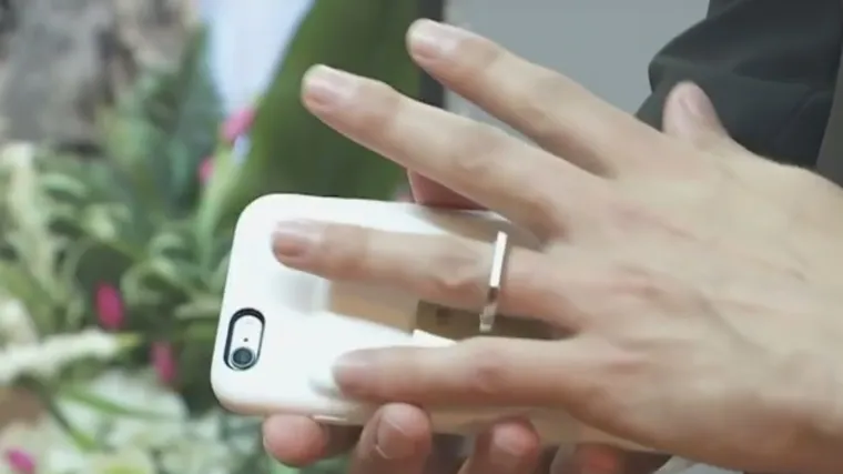 Frajer u Vegasu oženio svoj mobitel!