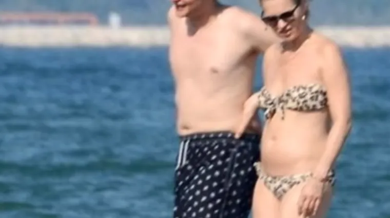 Slavna ljepotica i njen 13 godina mlađi dečko uživali na odmoru