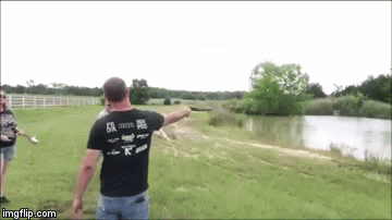 Pokušao jednom rukom pucati iz sačmarice, ta odluka mu se obila o glavu