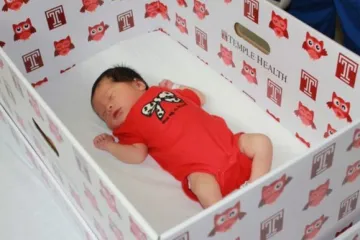 Poklon od države: finska 'kutija za bebe' širi se svijetom i smanjuje smrtnost novorođenčadi