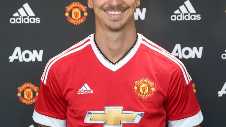 Ibrahimović i službeno postao jedan od 'crvenih vragova': na Old Trafford stigao - helikopterom