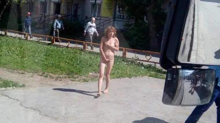 Hod srama odradila potpuno gola