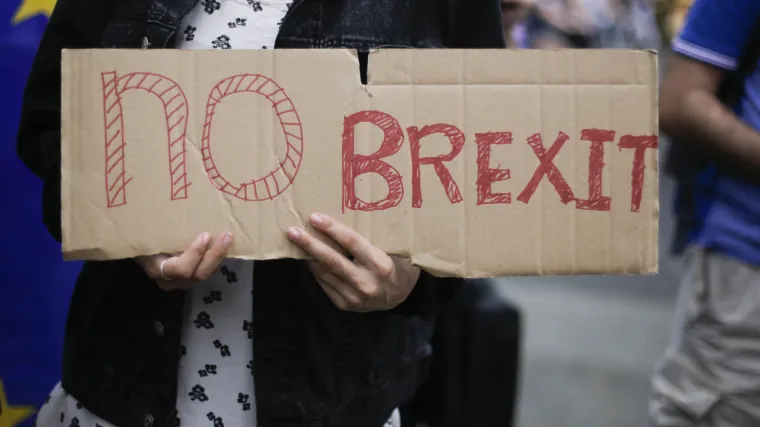 Tisuće prosvjednika na ulicama Londona protiv Brexita: 'Posljednju bi riječ trebao imati parlament'