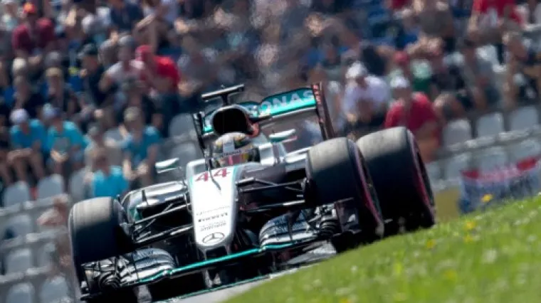 Hamiltonu 54. pole position u karijeri