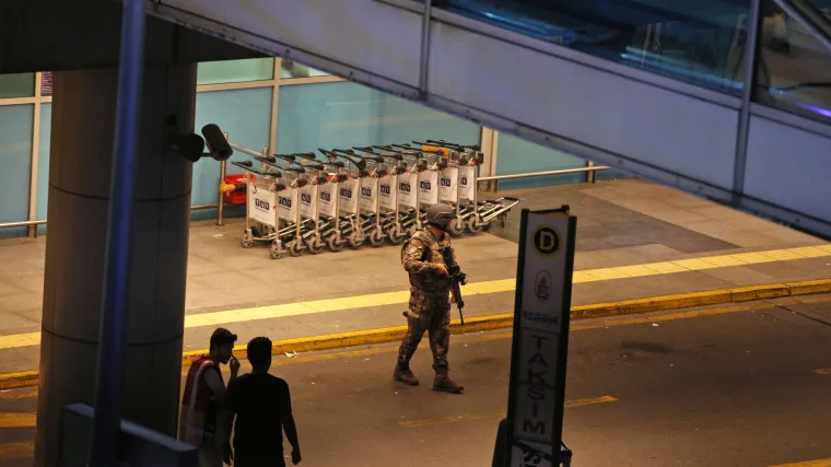 Turske vlasti uhitile jo&scaron; 14 osoba osumnjičenih za sudjelovanje u napadu na istanbulsku zračnu luku