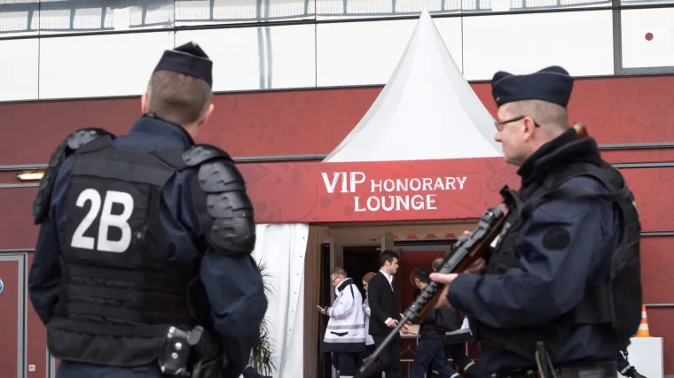 Panika uoči četvrtfinalne utakmice: policija u blizini Stade de Francea raznijela sumnjivo vozilo