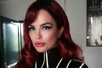 Severina u seksi sado-mazo kostimu pokazala bujni dekolte