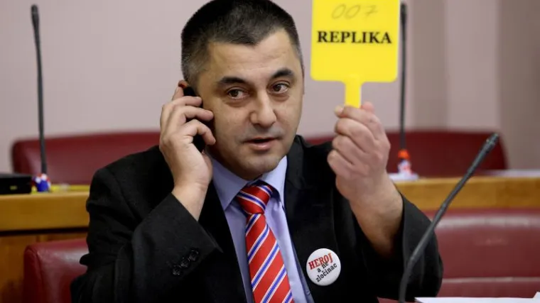 Ovjeravao lažne dokumente: podignuta optužnica protiv gradonačelnika Đakova