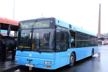 Nesreća pokraj Glavnog kolodvora: autobus ZET-a se zabio u zaštitnu ogradu: ozlijeđene četiri osobe