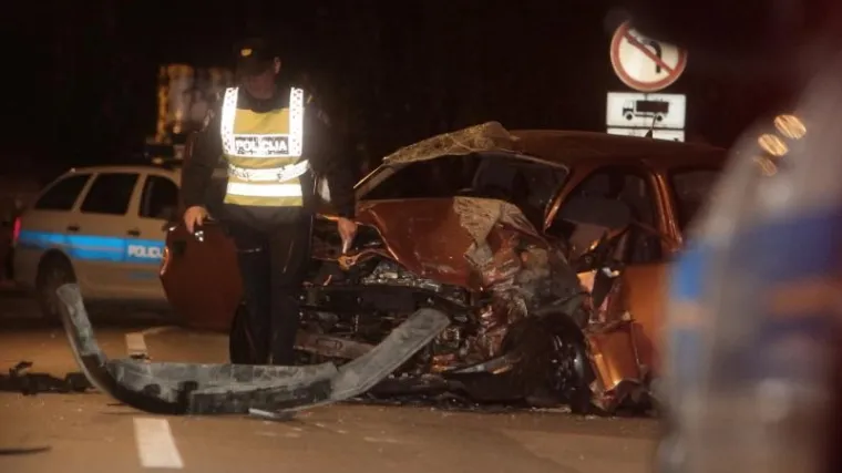 Sudarila se dva auta, a potom na njih naletio autobus