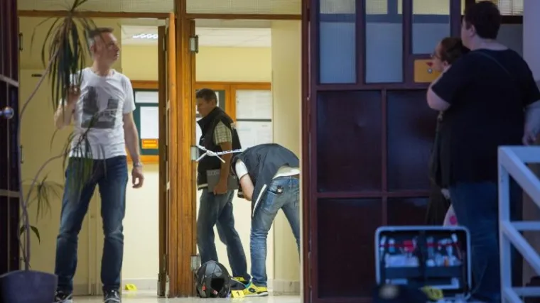 Mu&scaron;karac u haustoru nebodera ustrijelio susjeda, umro je u bolnici!