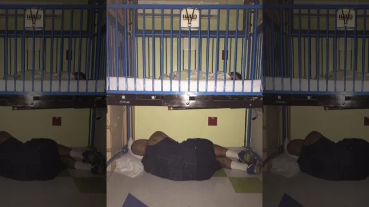 Brižni otac htio ostati uz sina u bolnici, pa je zaspao sklupčan ispod kolijevke