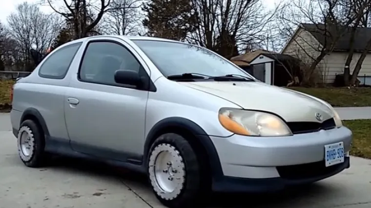 Kanadski izumitelj izmislio gumu koja omogućava automobilu da se kreće postrance