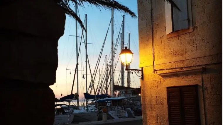 Već sam pogled na sliku smiruje, a možemo zamisliti kako bi nam te bilo da smo na Visu