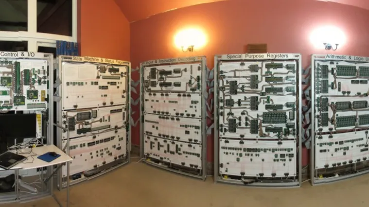 Napravio računalo veličine sobe jer - za&scaron;to ne