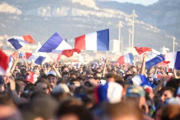 Pogledajte kako zvuči kad navijači u Marseilleu pjevaju Marseljezu!