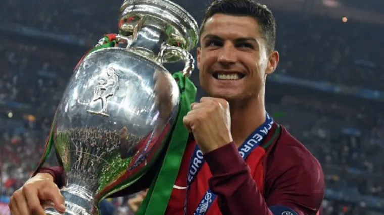 Ronaldo na poluvremenu u&scaron;ao u svlačionicu i bacio suigrače u trans