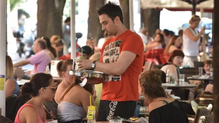 Doznajte kolike su razlike između očekivane i realne plaće u turizmu!