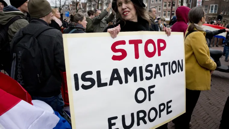 Ponovno otvorena rasprava o vjerskim slobodama: učenik odbio rukovanje s nastavnicom