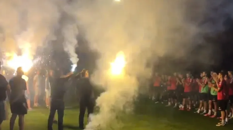 Makedonski navijači spektakularno najavili podr&scaron;ku protiv Modrih