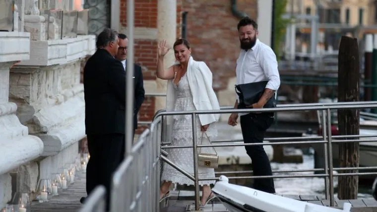 Valjda mlada neće zamjeriti &scaron;to je odjenula bijelu haljinu...