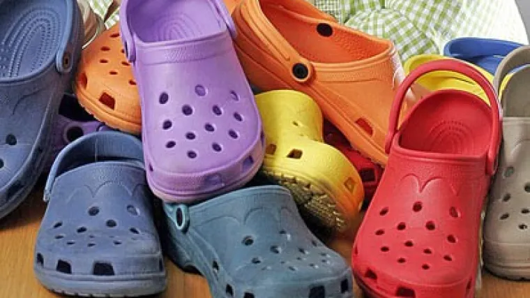 Ako ste trebali jo&scaron; jedan razlog za&scaron;to ne nositi 'kroksice', evo vam ga: plastične sandale izazivaju rak