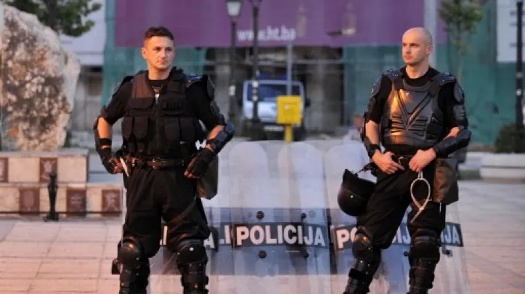 Poljake napali huligani, napadači se od policije skrivali po kafićima