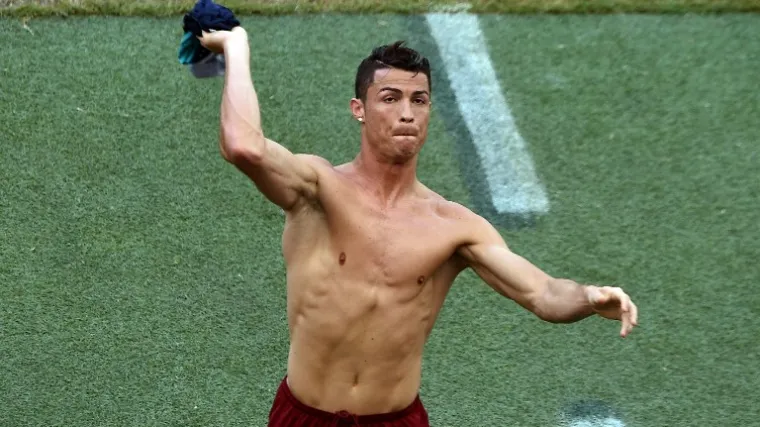 Katalonska televizija foto&scaron;opirala Ronaldov trbuh!?