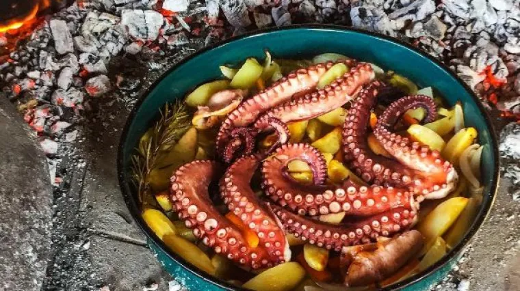 'Hrvatska je raj za sladokusce' piše popularni svjetski portal i nabraja redom od hobotnice, preko blitve, ribe, ulja do bureka i ćevapa!