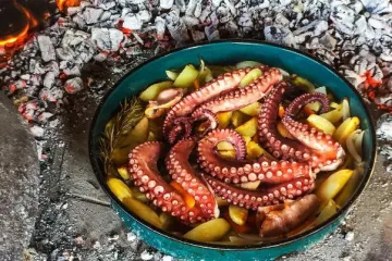 'Hrvatska je raj za sladokusce' piše popularni svjetski portal i nabraja redom od hobotnice, preko blitve, ribe, ulja do bureka i ćevapa!