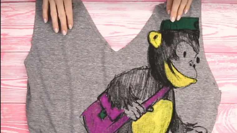 U samo nekoliko laganih koraka staru majicu pretvorite u torbu