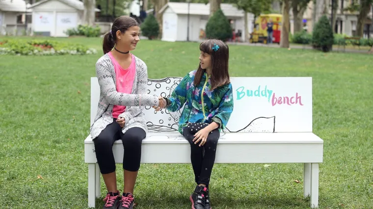 I Zagreb je dobio Buddy Bench: Prijateljska klupa osvanula je na Zrinjevcu i jako je slatka