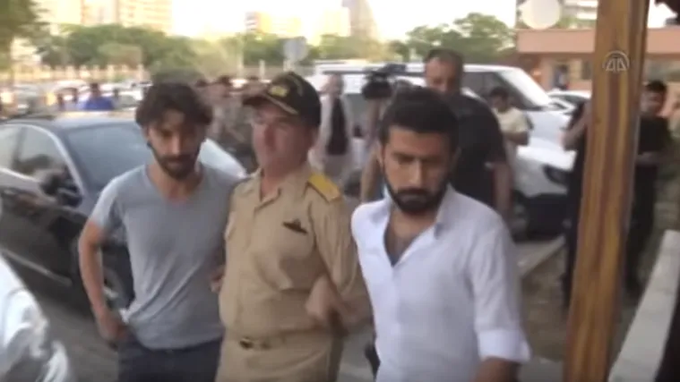 Nakon propalog vojnog udara, na internetu osvanule dramatične snimke uhićenja turskih vojnika