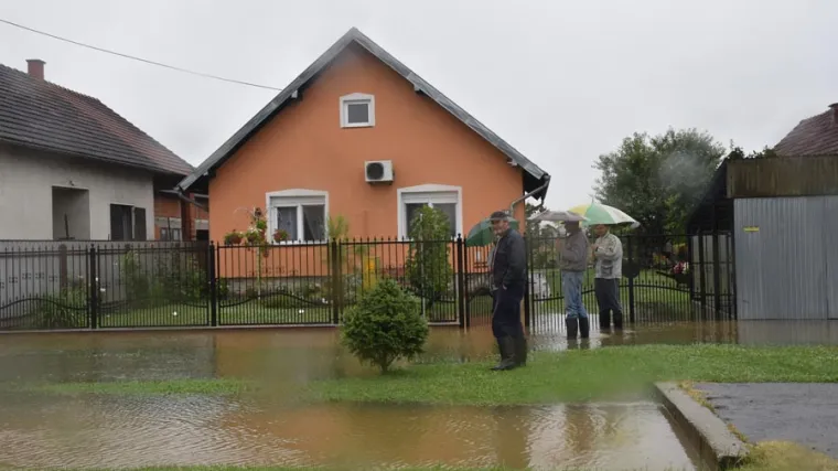 Stanje je alarmantno, ki&scaron;a je uni&scaron;tila cijeli kraj, a oborine ne staju!