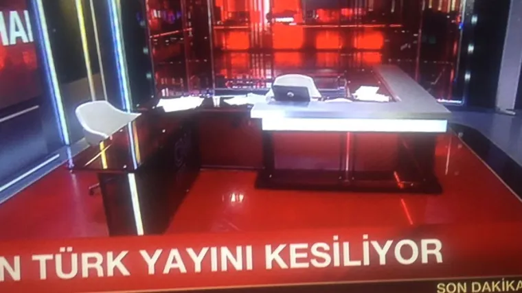 Pogledajte kako je vojska upala u studio turskog CNN-a usred programa uživo