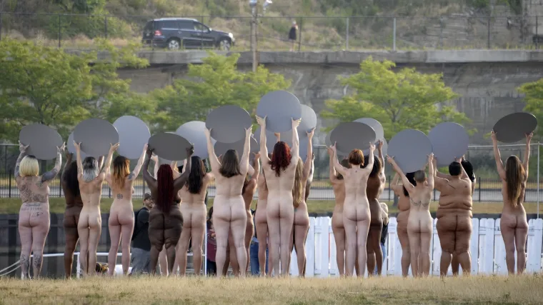 Stotinu golih žena u Clevelandu 'srdačno' dočekalo Donalda Trumpa!