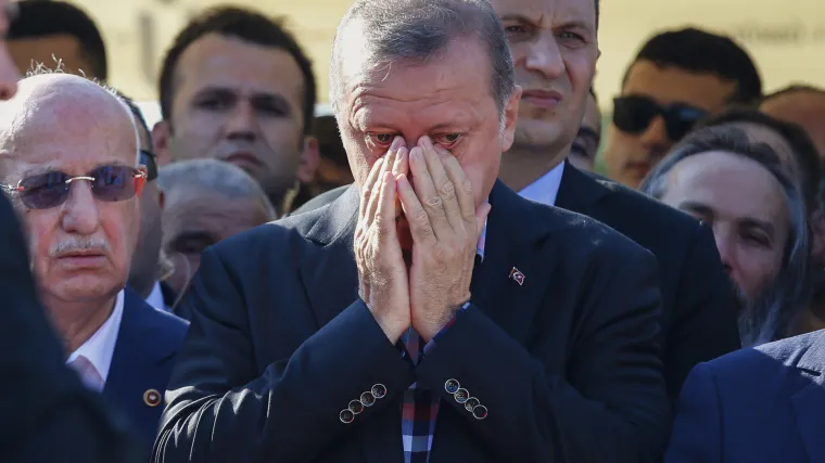 Nastavlja se kaos u Turskoj: hicem u glavu ubijen zamjenik načelnika istanbulske četvrti!