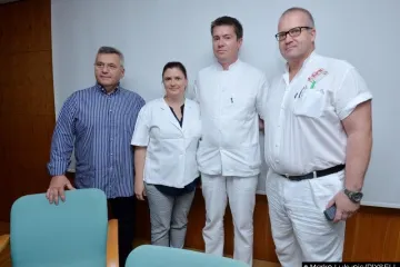 Dječaku oboljelom od iznimno rijetke bolesti ugrađena rastuća proteza