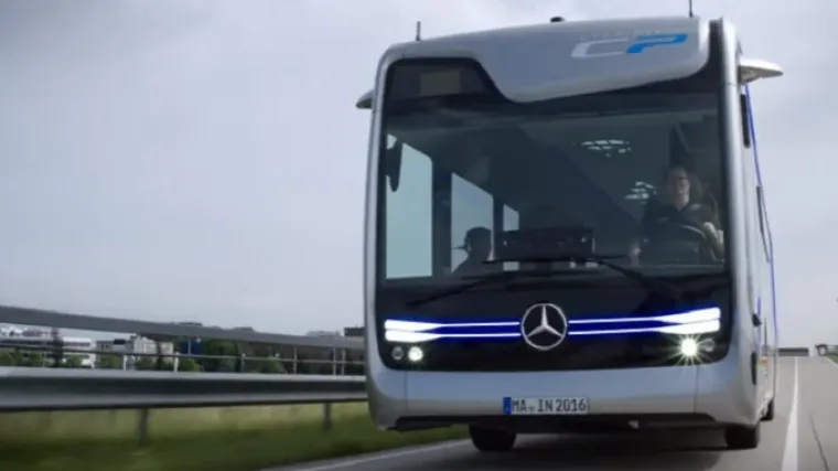 Mercedes je predstavio autonomni futuristički autobus i isprobao ga na cesti