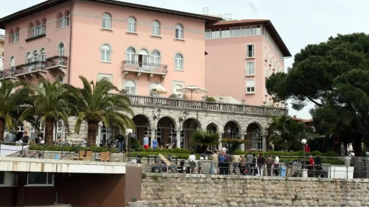 'Izrabljuju maloljetnu djecu i tjeraju ih da čiste sobe i toalete'