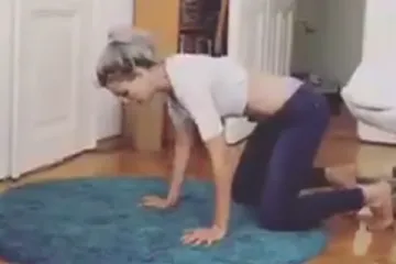 Ella pokazala što je naučila iz knjige koju je dobila s 8 godina