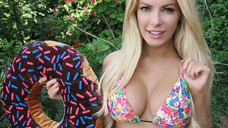 Supruga Hugha Hefnera zavr&scaron;ila u bolnici zbog silikona