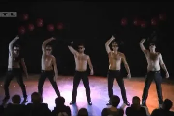 'Dame biraju', a izabrale su predstavu prepunu glumaca koji samo za njih izvode striptiz!